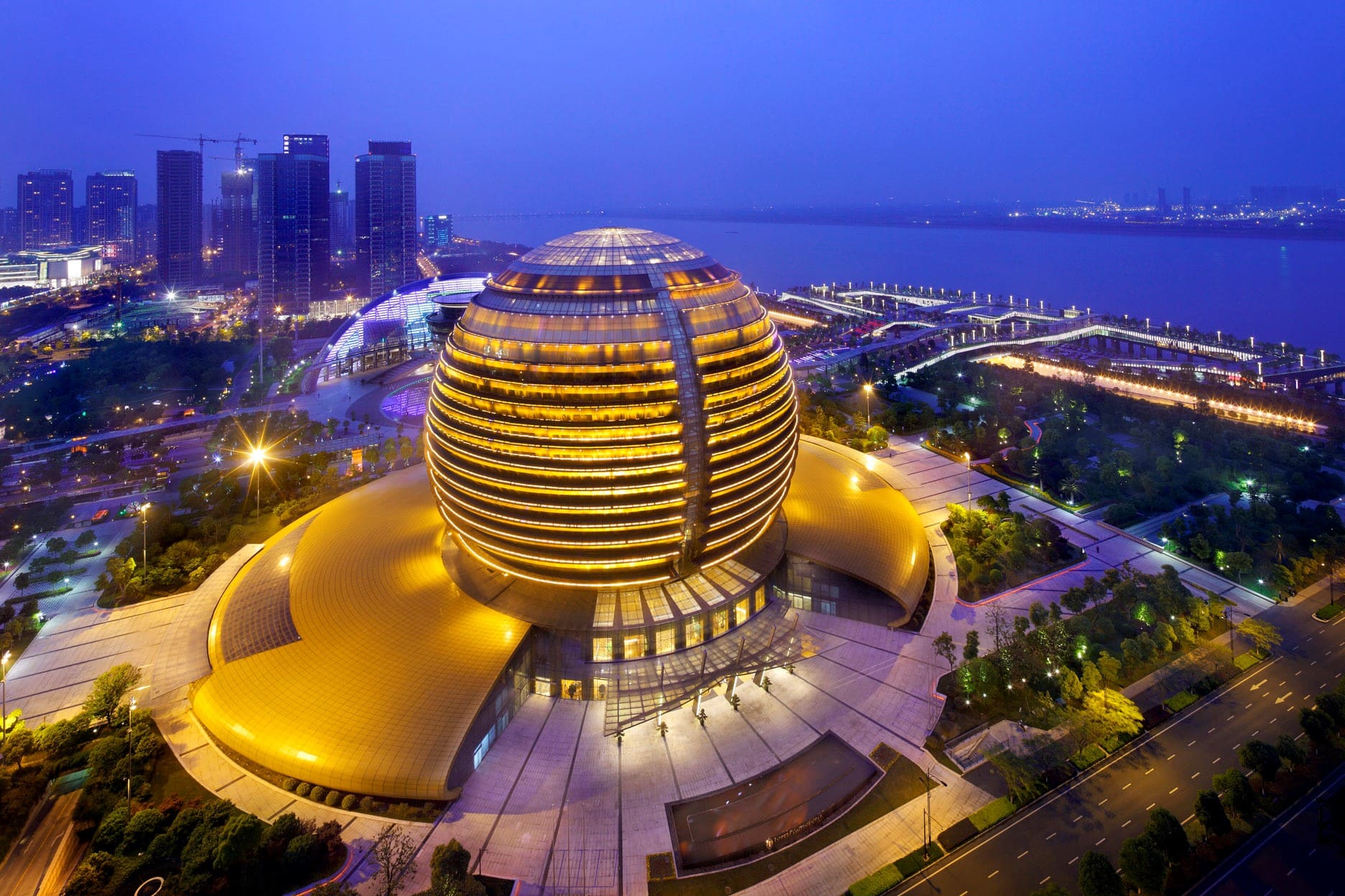 CHINA Intercontinental Hangzhou, a luxury golden sphere CHINA Intercontinental Hangzhou, a luxury golden sphere