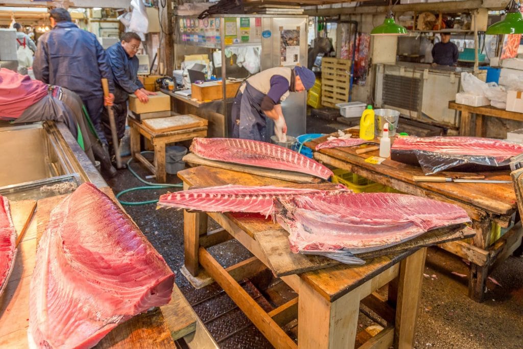 JAPAN - Experience Tokyo: Tsukiji fish market & a sushi workshop