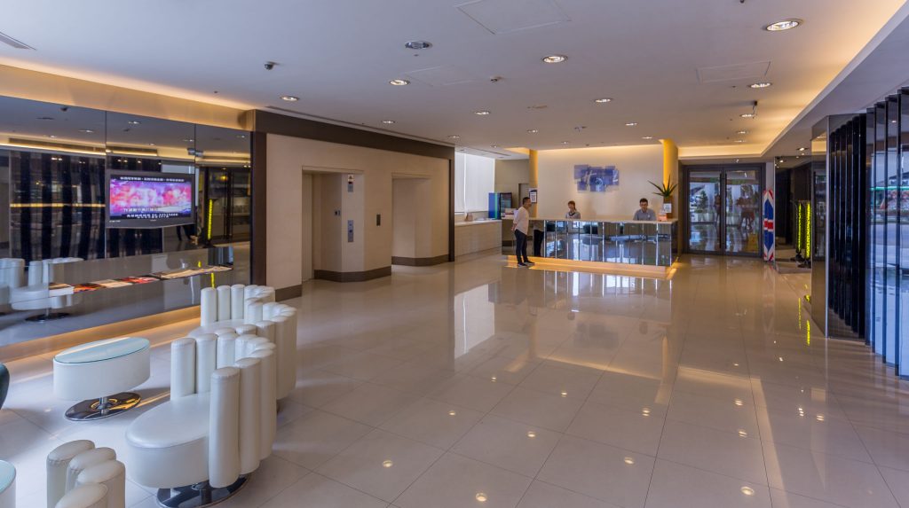 TAIWAN - Stay downtown Taichung, stay at Holiday Inn Express Taichung Park