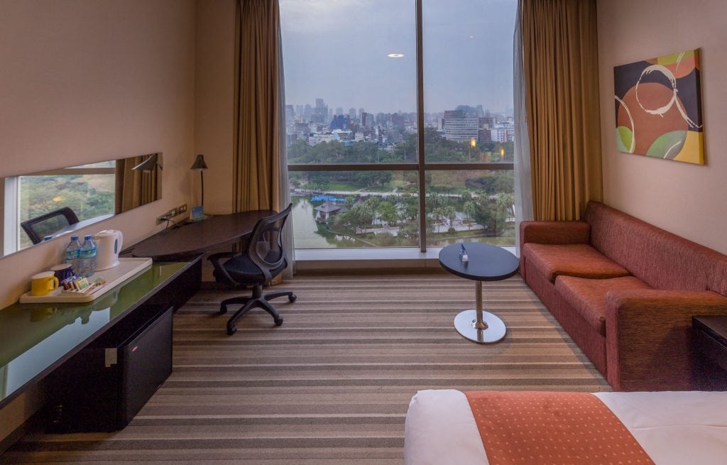 TAIWAN - Stay downtown Taichung, stay at Holiday Inn Express Taichung Park