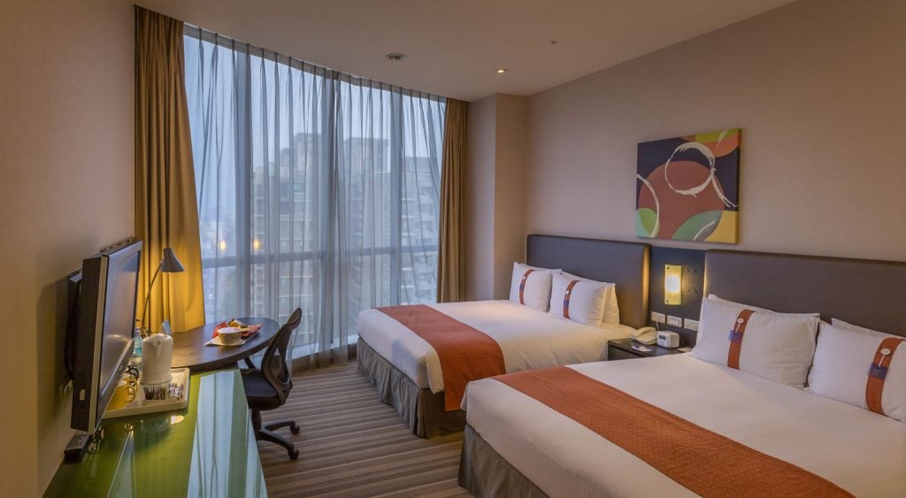 TAIWAN - Stay downtown Taichung, stay at Holiday Inn Express Taichung Park
