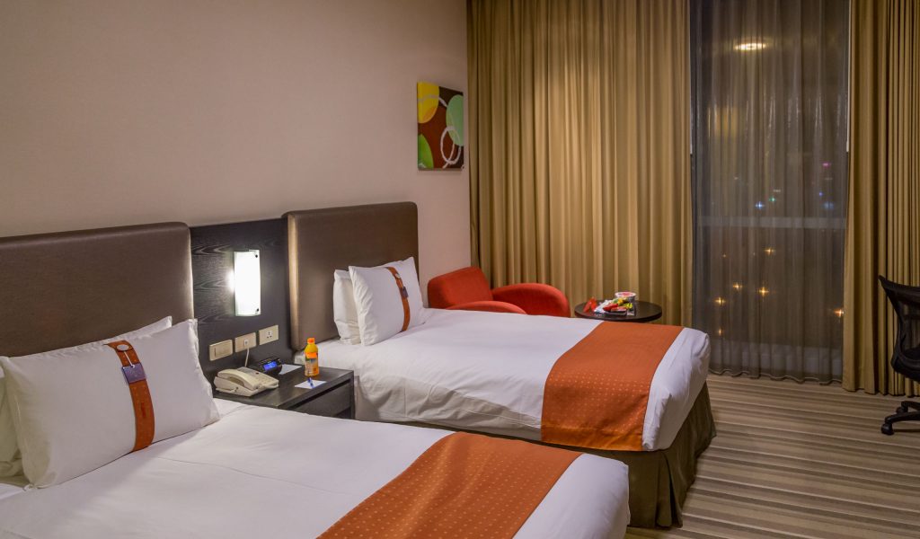 TAIWAN - Stay downtown Taichung, stay at Holiday Inn Express Taichung Park
