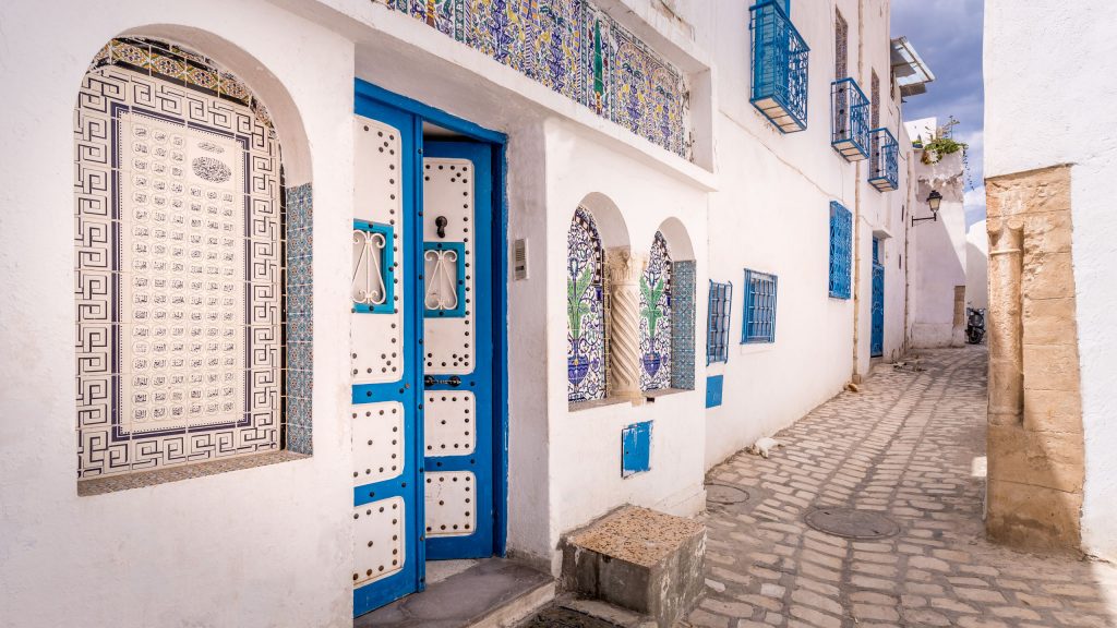 Medina Sousse Narrow Street - TUNISIA - A two week Tunisia itinerary: a road trip to all the highlights
