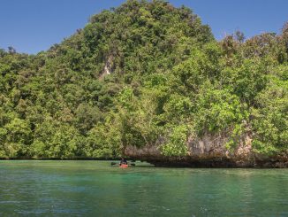 PALAU - Exploring Palau's Rock Islands by kayak & snorkeling in a hidden lake