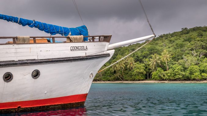 Coongoola in front of Moso Island - VANUATU - Must do: Coongoola day cruise from Port Vila Coongoola in front of Moso Island - VANUATU - Must do: Coongoola day cruise from Port Vila