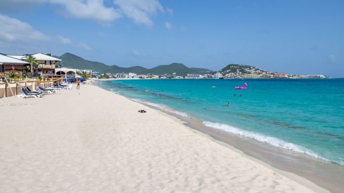 Simpson bay beach - CARIBBEAN - 2 weeks St. Maarten itinerary & island-hopping guide to St. Eustatius & Saba Simpson bay beach - CARIBBEAN - 2 weeks St. Maarten itinerary & island-hopping guide to St. Eustatius & Saba