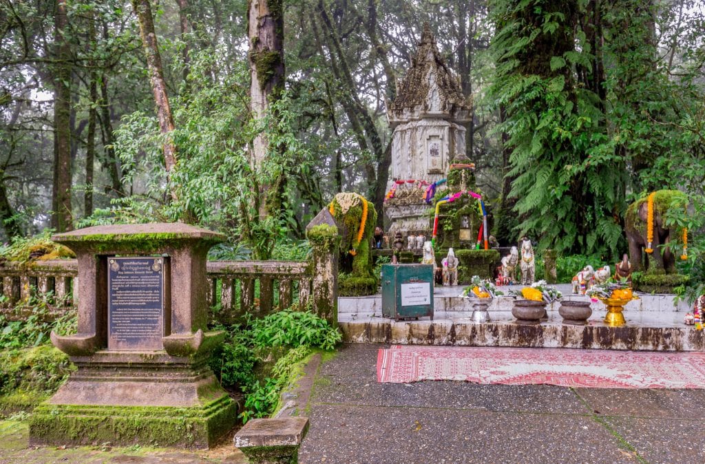 Temple at the summit - THAILAND - Doi Inthanon National Park day trip from Chiang Mai