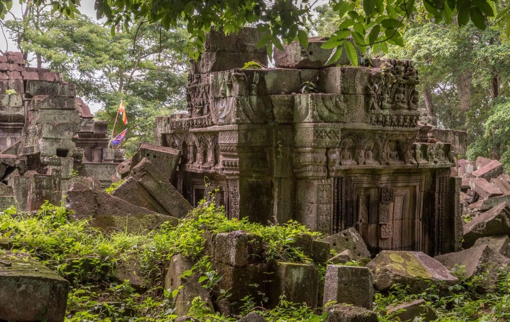 Collapsed temple - CAMBODIA - Preah Khan de Kompong Svay day trip from Siem Reap, a REAL jungle temple