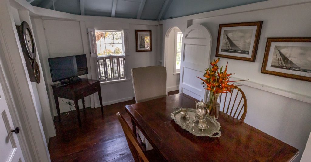 Diningroom - SABA - Best Accommodation: Old World style at the Hidden Garden Villa
