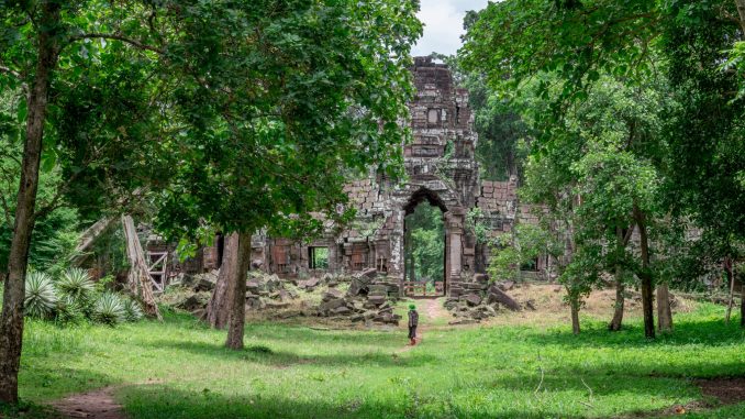 Entrance - CAMBODIA - Preah Khan de Kompong Svay day trip from Siem Reap, a REAL jungle temple Entrance - CAMBODIA - Preah Khan de Kompong Svay day trip from Siem Reap, a REAL jungle temple