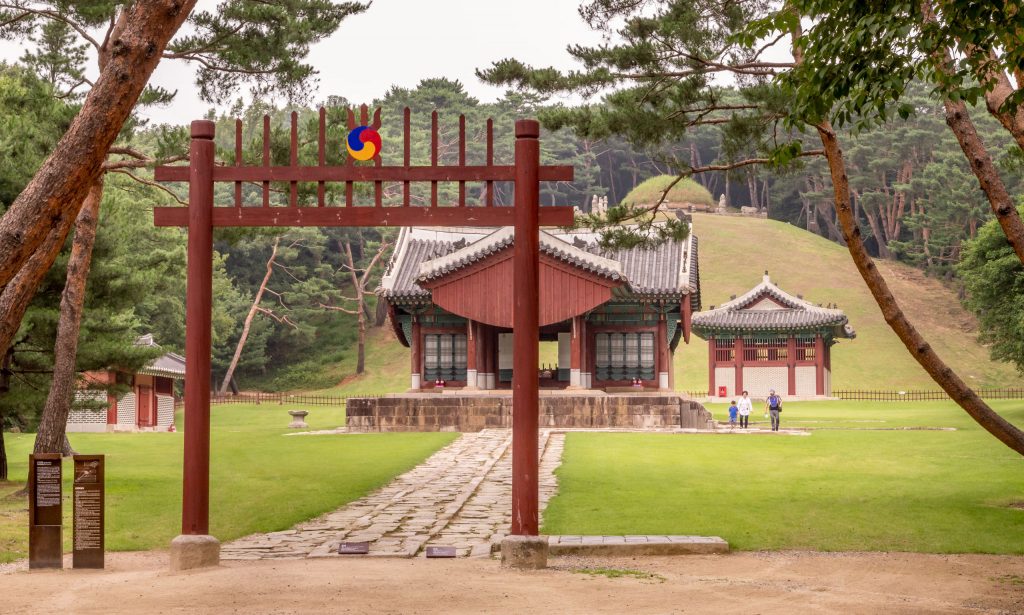 Joseon tombs - SOUTH KOREA - Road trip itinerary for 2 or 3 weeks: Seoul to Busan guide by car