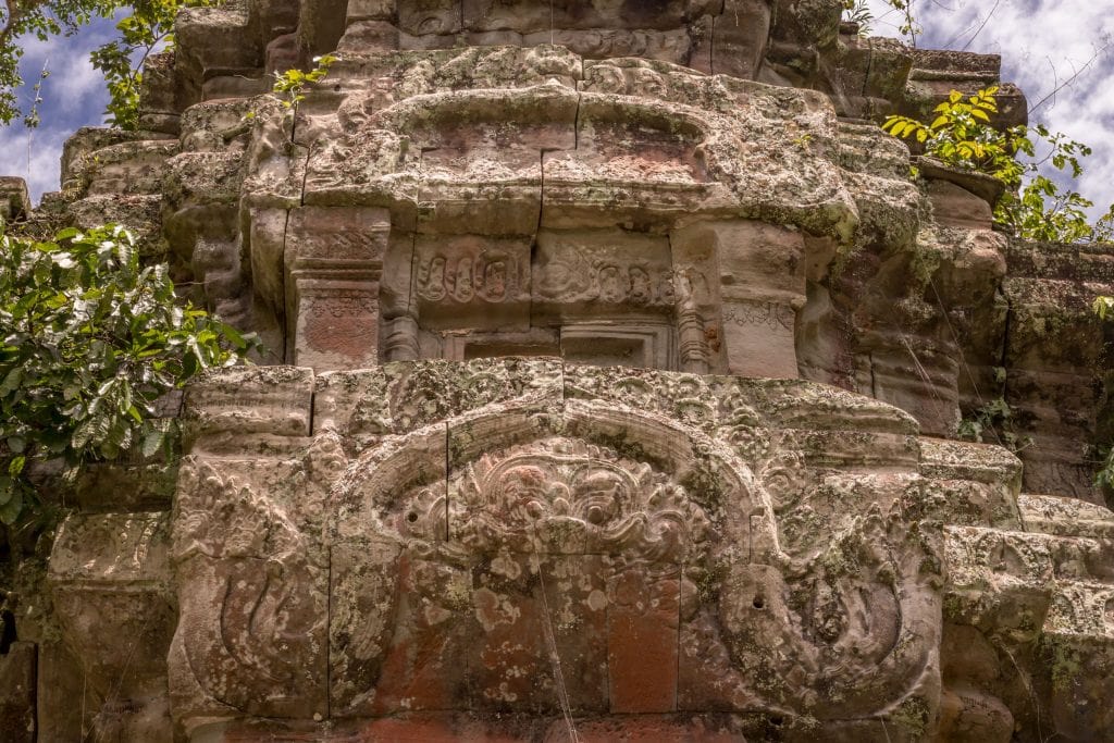 Reliefs top of temple - CAMBODIA - Preah Khan de Kompong Svay day trip from Siem Reap, a REAL jungle temple