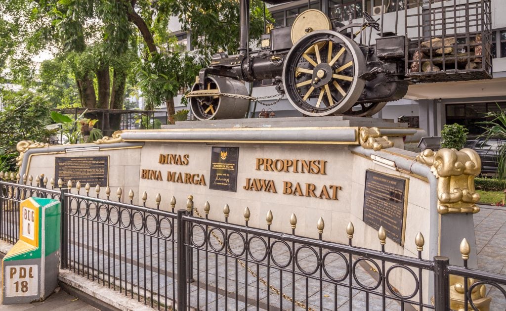 INDONESIA - Bandung city tour: Must-see colonial places & Angklung concert