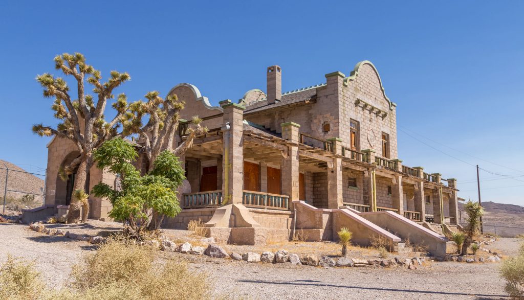 USA - Driving off road in the Death Valley: Titus Canyon & Racetrack Playa