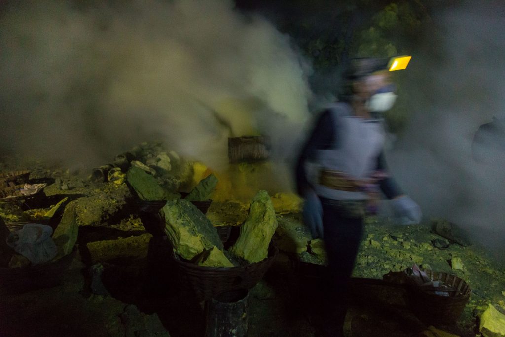 INDONESIA - Hiking the active & toxic Ijen volcano with its sulfur miners and blue fire