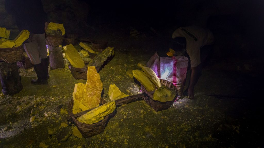 INDONESIA - Hiking the active & toxic Ijen volcano with its sulfur miners and blue fire