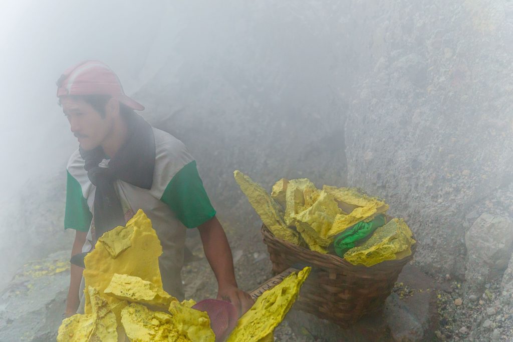 INDONESIA - Hiking the active & toxic Ijen volcano with its sulfur miners and blue fire