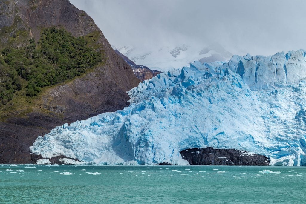 ARGENTINA - Sailing Patagonian glacier lakes while enjoying a luxury five-star lunch