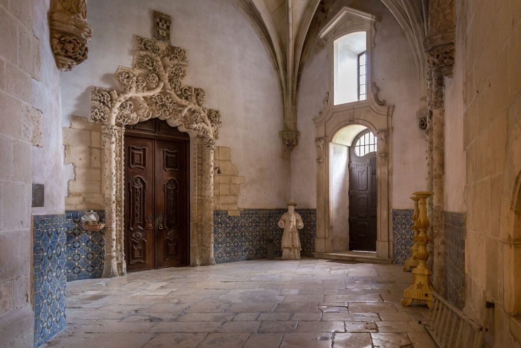 PORTUGAL - Tomar, Batalha and Alcobaça as a day trip from Lisbon