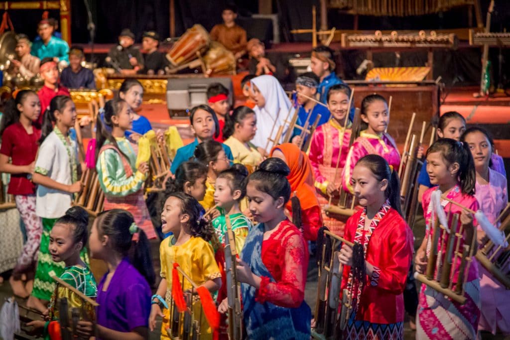 Colonial Housesaung Angklung Udjo Music Performance - INDONESIA - Bandung city tour: Must-see colonial places & Angklung concert
