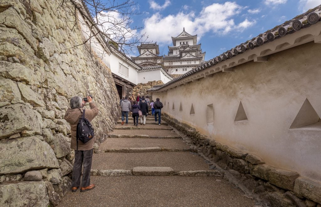 Entrance Path - JAPAN - Day trip to Himeji Castle from Osaka (or Kobe / Kyoto)