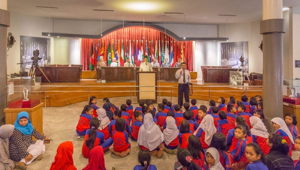 INDONESIA - Bandung city tour: Must-see colonial places & Angklung concert