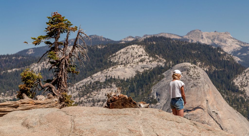 Glacier point on the edge - USA - The best Yosemite itinerary for first time visitors (1 or 2 days)