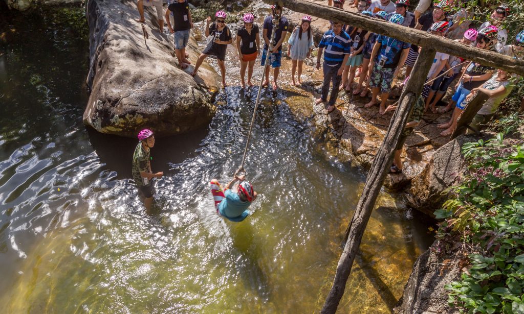 Water Play - CHINA - Yanoda and Binglanggu Li & Miao: 2 must see parks near Sanya