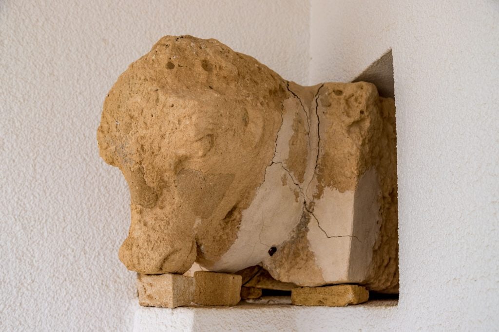 Kerkouane Punic City horse sculpture - TUNISIA - Kerkouane Punic town day trip from Tunis or Sousse