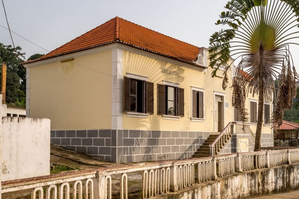 Library with palm tree - SÃO TOMÉ & PRÍNCIPE - Central São Tomé day trip; culture & nature on paradise island