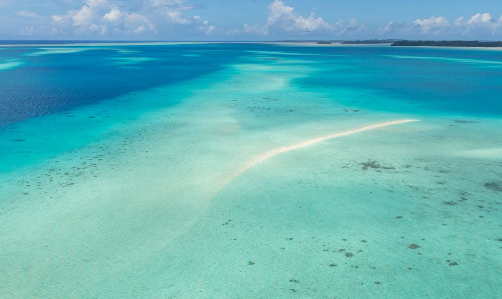 Long Beach Sandbank High Tide - PALAU - Must do: Palau helicopter tour; a bird’s eye view of paradise island