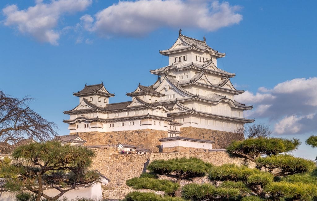 Side View Sunshine Green Trees - JAPAN - Day trip to Himeji Castle from Osaka (or Kobe / Kyoto)