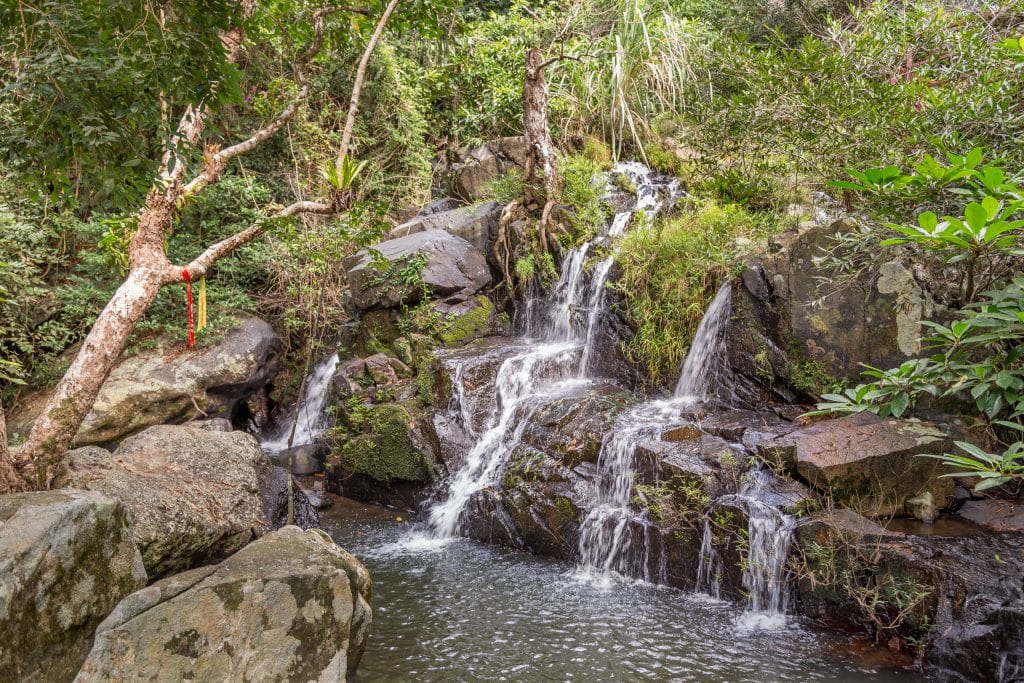 Waterfall - CHINA - Yanoda and Binglanggu Li & Miao: 2 must see parks near Sanya