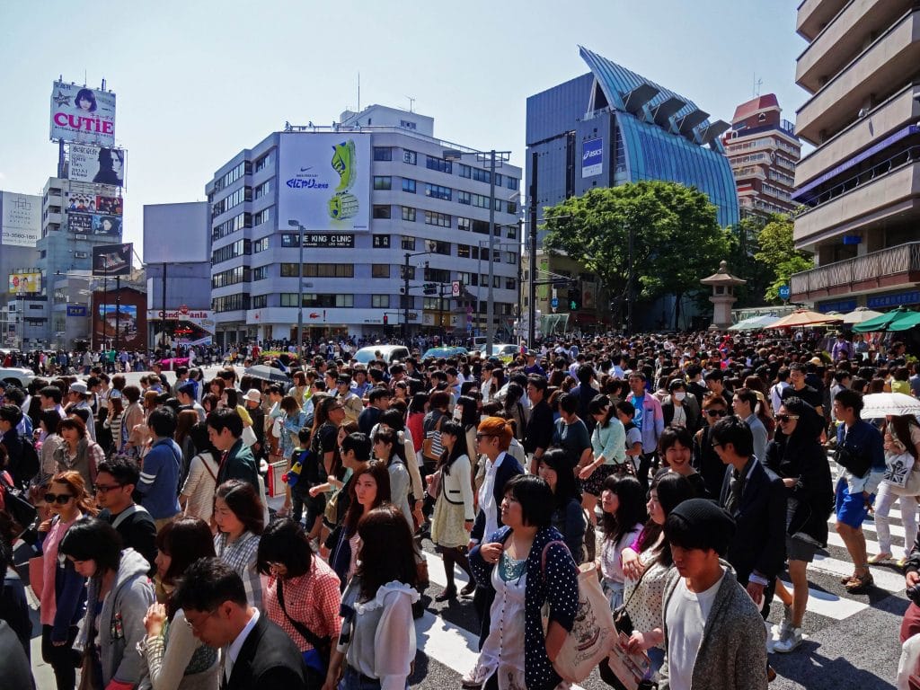 JAPAN - A day in West Tokyo: Skyscrapers & temples