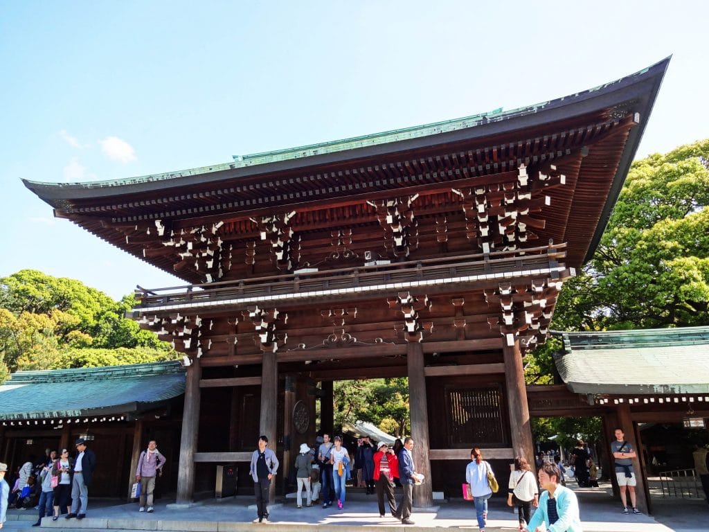 JAPAN - A day in West Tokyo: Skyscrapers & temples