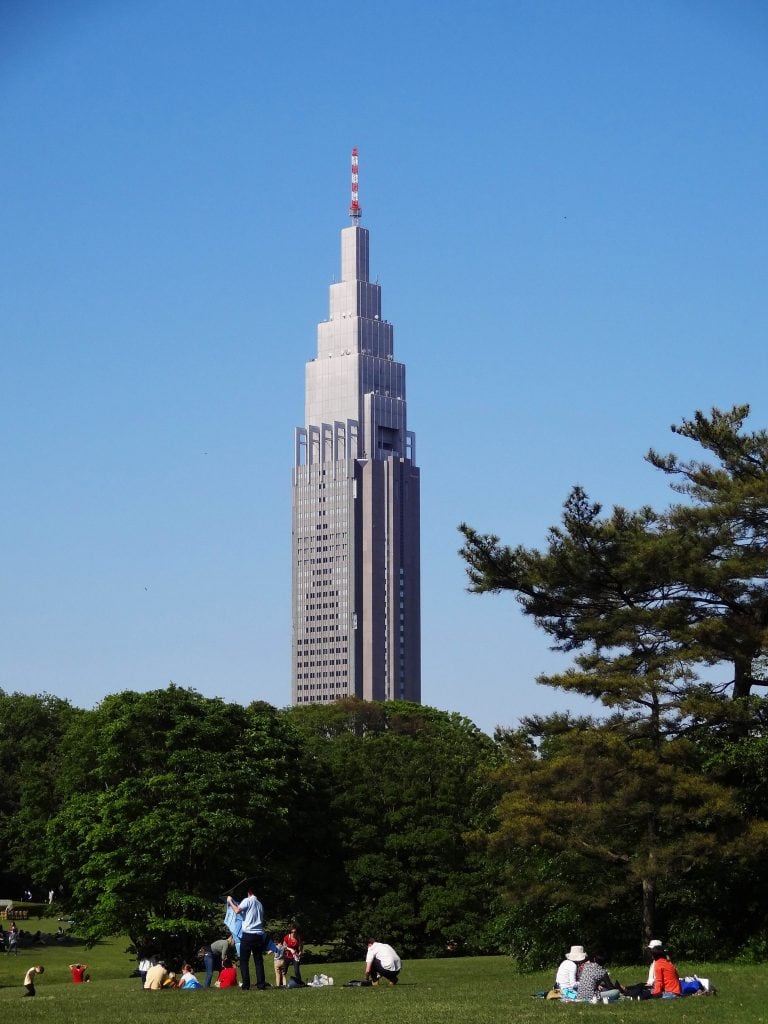 JAPAN - A day in West Tokyo: Skyscrapers & temples
