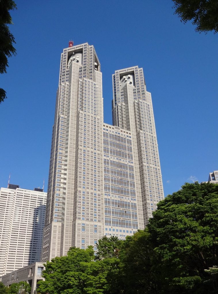 JAPAN - A day in West Tokyo: Skyscrapers & temples