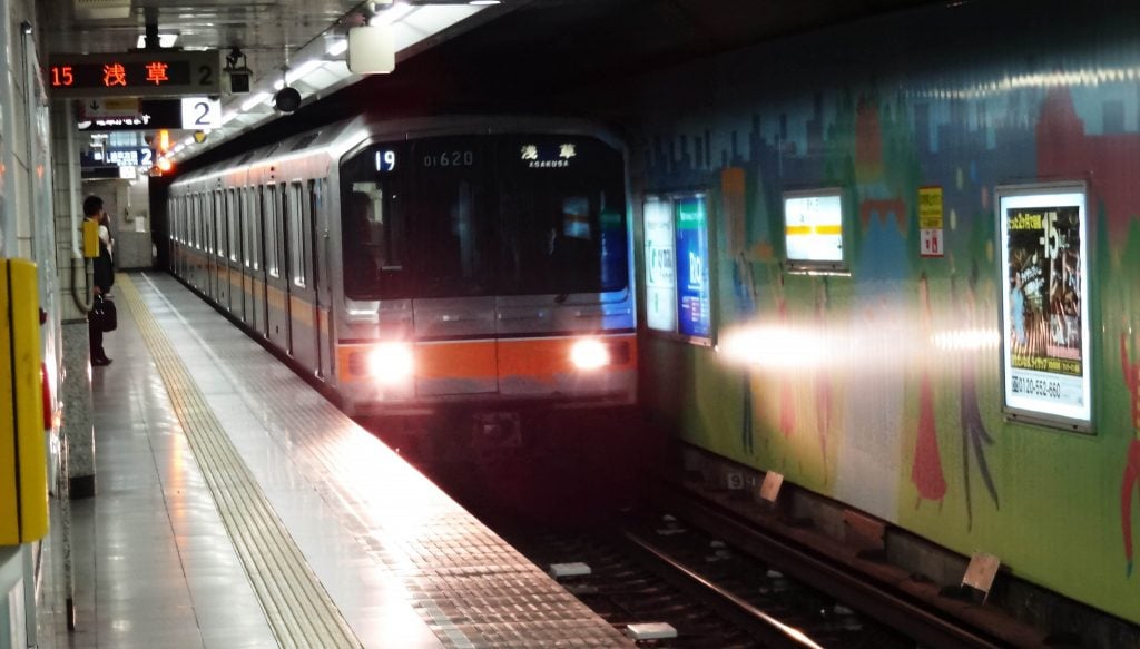 JAPAN - A day in West Tokyo: Skyscrapers & temples