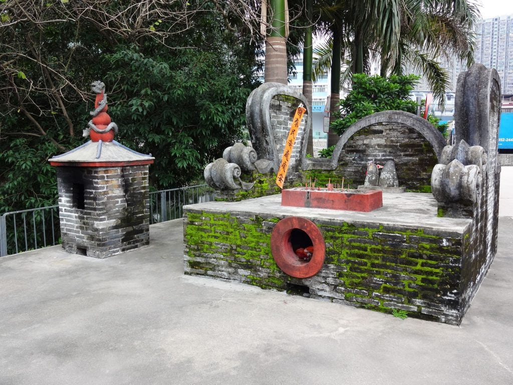 HONG KONG - Two Hong Kong heritage trails in the North Territories