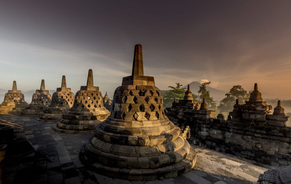 INDONESIA - Magical sunrise at the Borobudur temple & a tour in the area