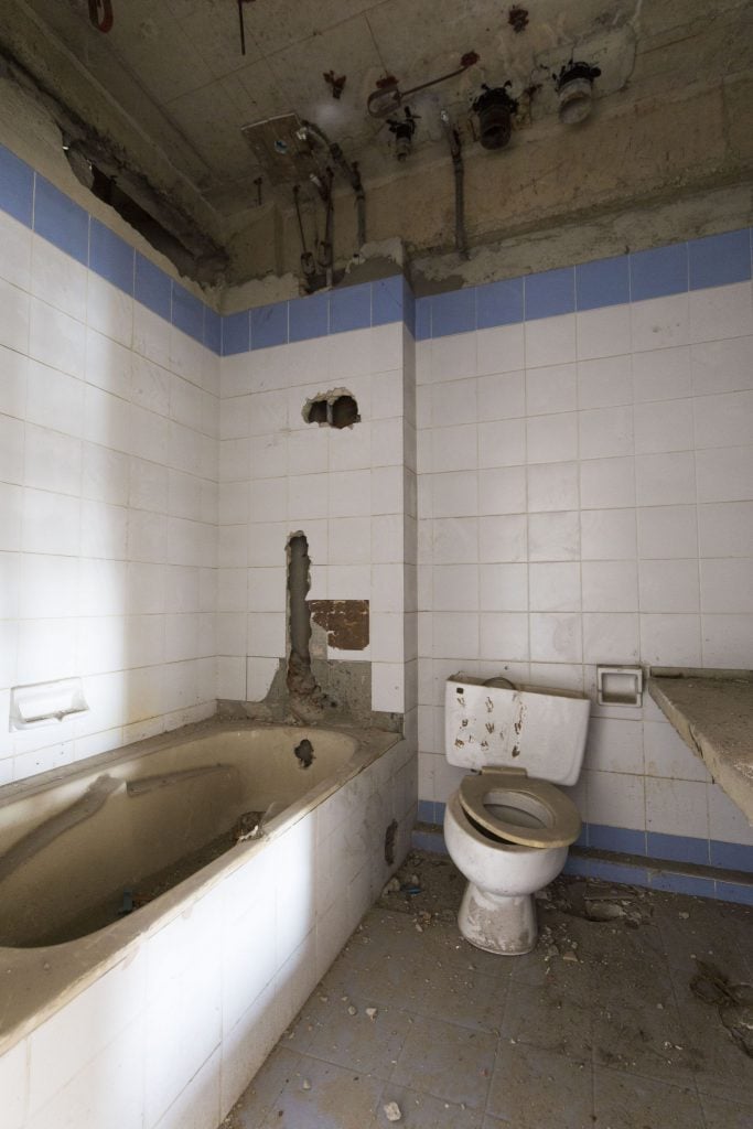 THAILAND - Urban exploring the abandoned Sathorn Unique Tower in Bangkok