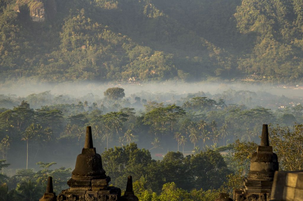 INDONESIA - Magical sunrise at the Borobudur temple & a tour in the area
