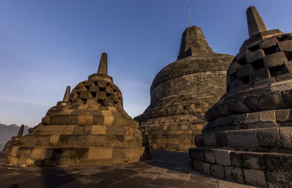 INDONESIA - Magical sunrise at the Borobudur temple & a tour in the area