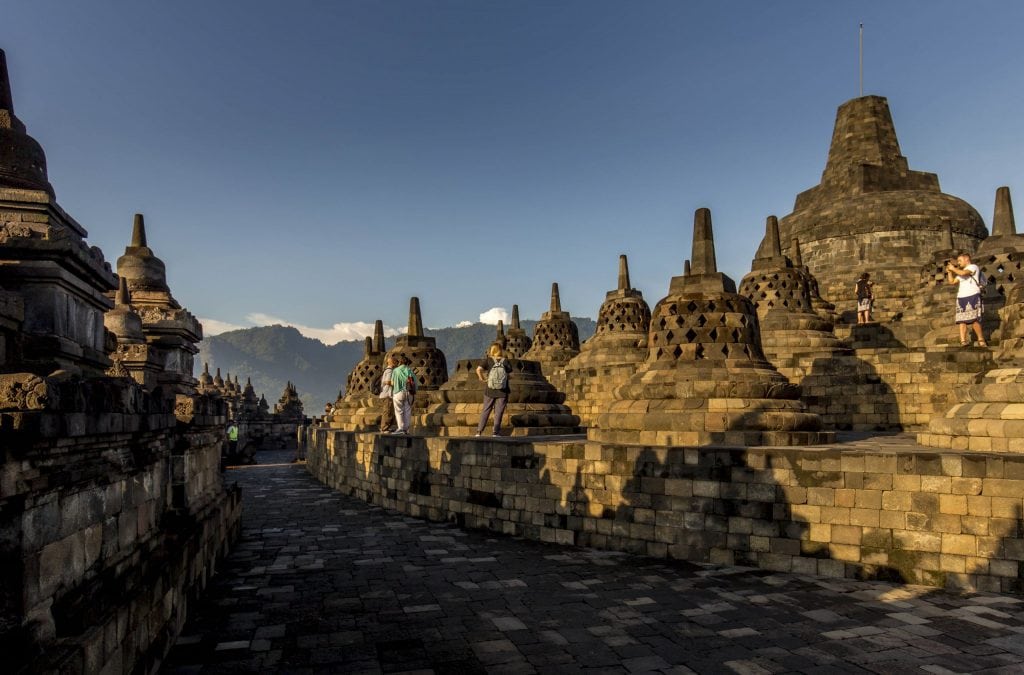INDONESIA - Magical sunrise at the Borobudur temple & a tour in the area