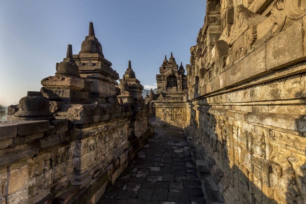 INDONESIA - Magical sunrise at the Borobudur temple & a tour in the area