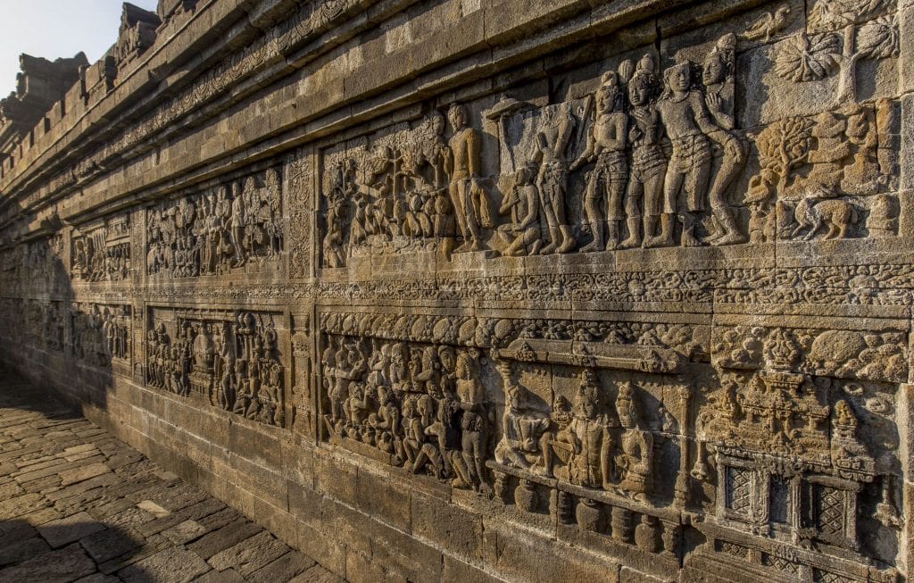 INDONESIA - Magical sunrise at the Borobudur temple & a tour in the area