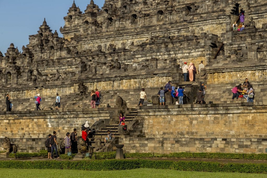 INDONESIA - Magical sunrise at the Borobudur temple & a tour in the area
