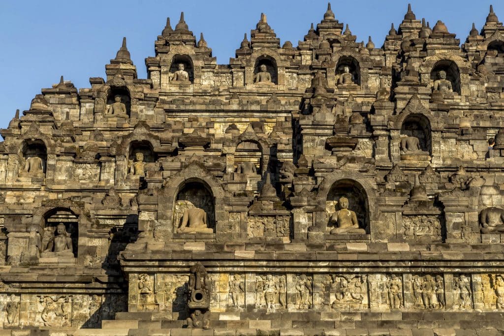 INDONESIA - Magical sunrise at the Borobudur temple & a tour in the area