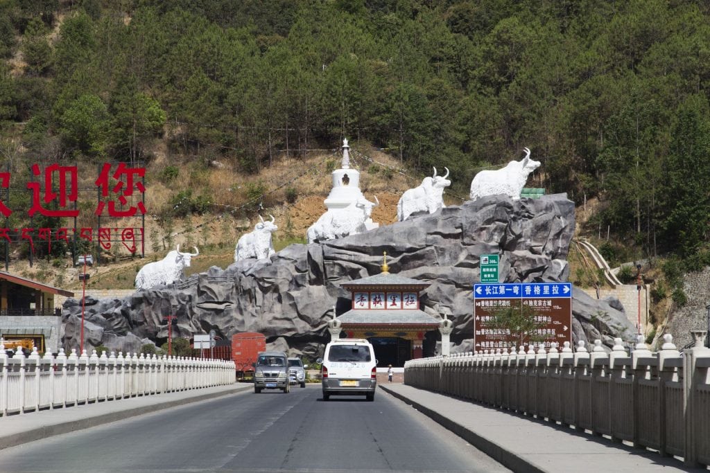 CHINA - A day trip from Lijiang: the Tiger Leaping Gorge Hike
