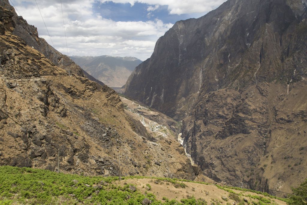 CHINA - A day trip from Lijiang: the Tiger Leaping Gorge Hike